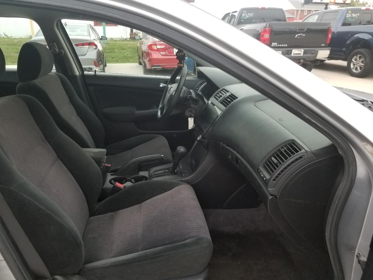 Honda Accord Sdn LX AT 2005