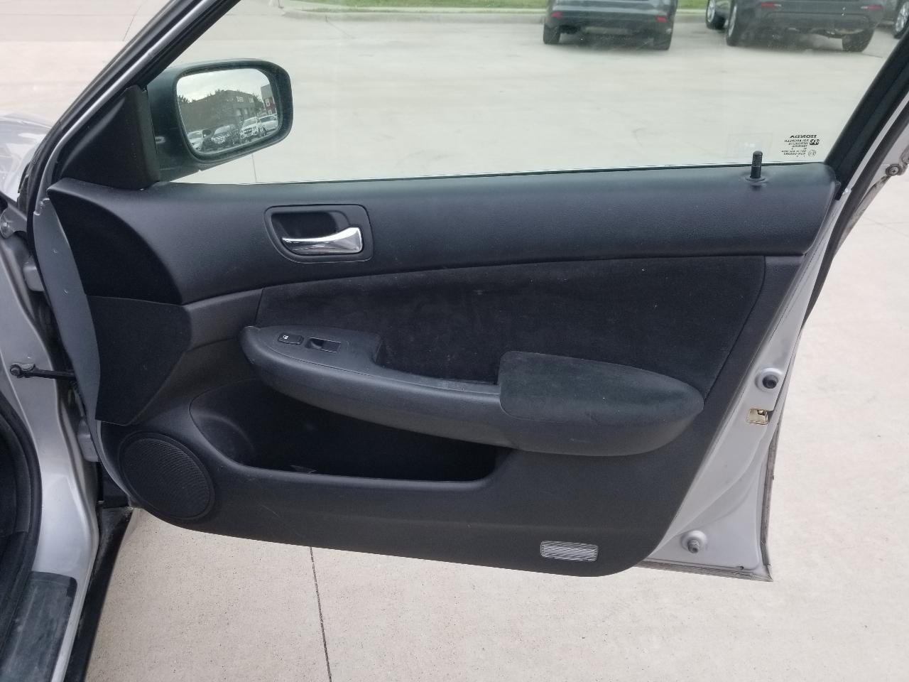 Honda Accord Sdn LX AT 2005