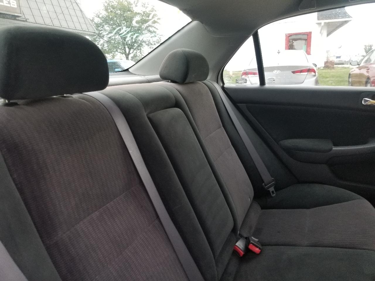 Honda Accord Sdn LX AT 2005