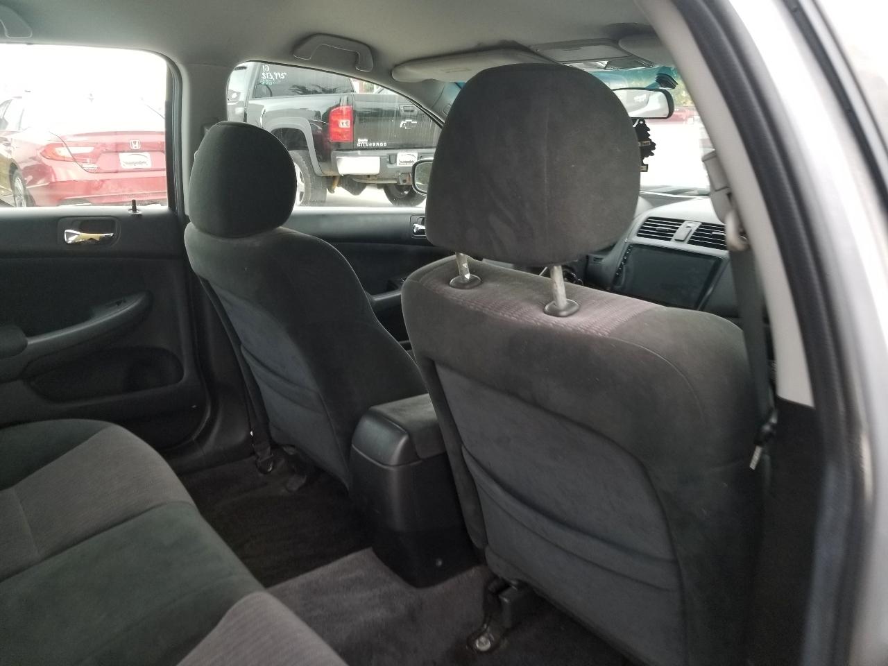 Honda Accord Sdn LX AT 2005