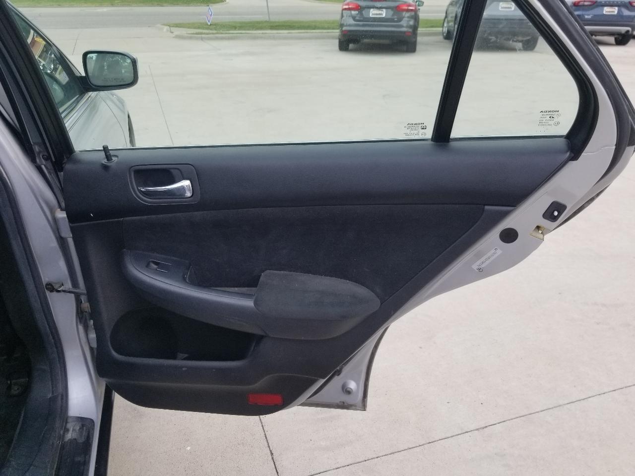 Honda Accord Sdn LX AT 2005