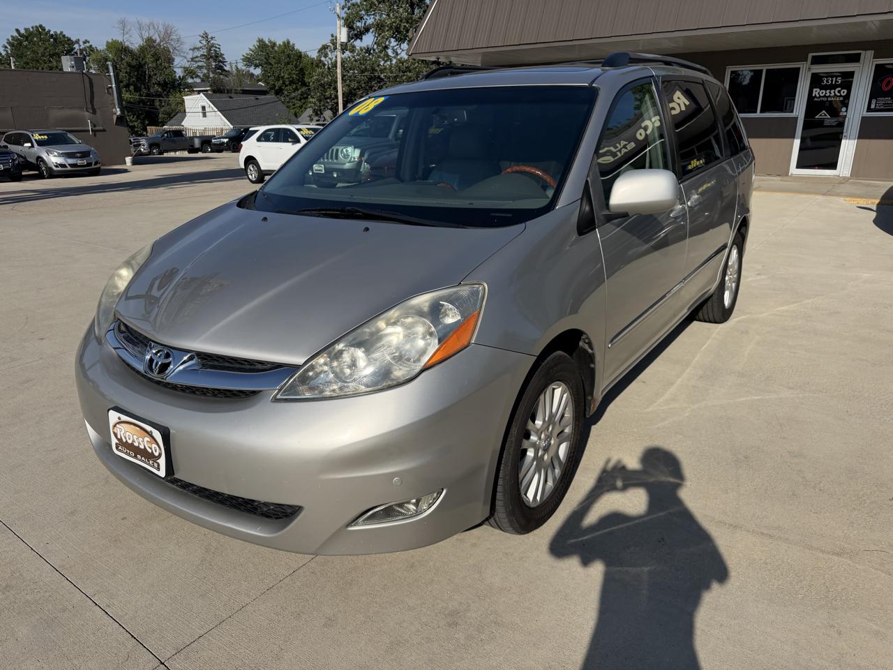 Toyota Sienna 5dr 7-Pass Van XLE AWD (Natl) 2008