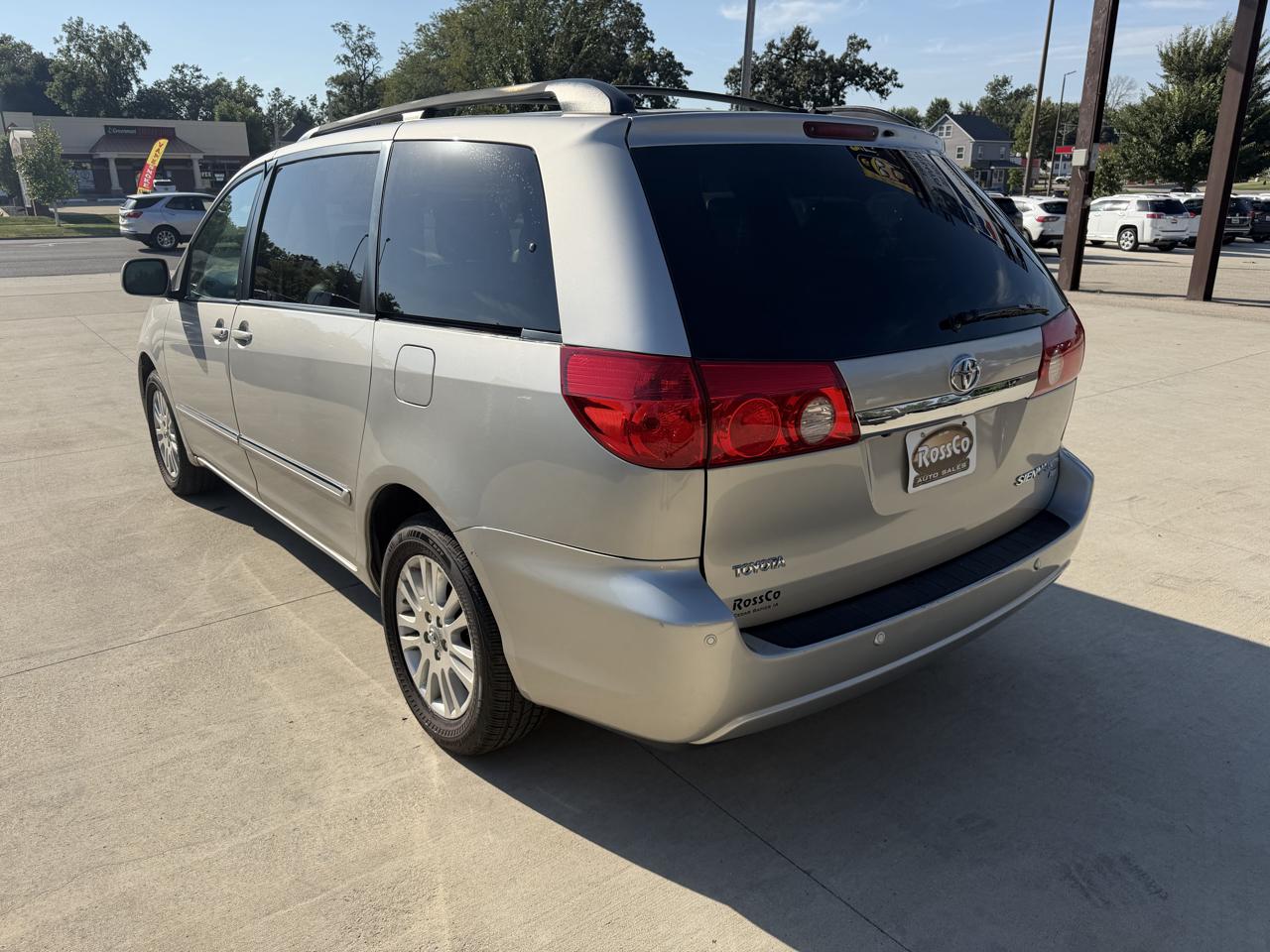 Toyota Sienna 5dr 7-Pass Van XLE AWD (Natl) 2008