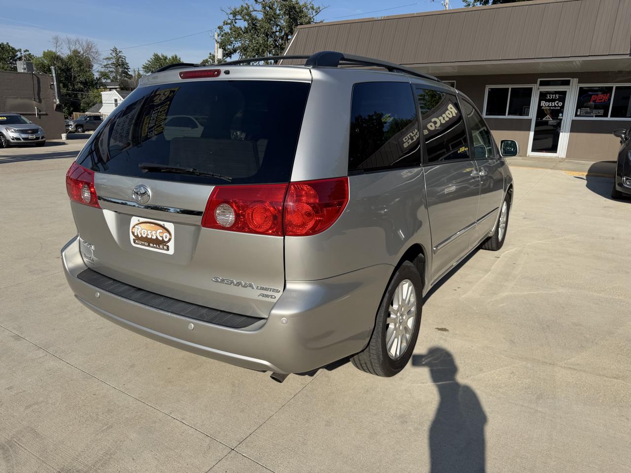 Toyota Sienna 5dr 7-Pass Van XLE AWD (Natl) 2008