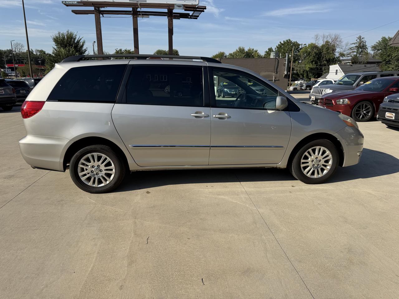 Toyota Sienna 5dr 7-Pass Van XLE AWD (Natl) 2008
