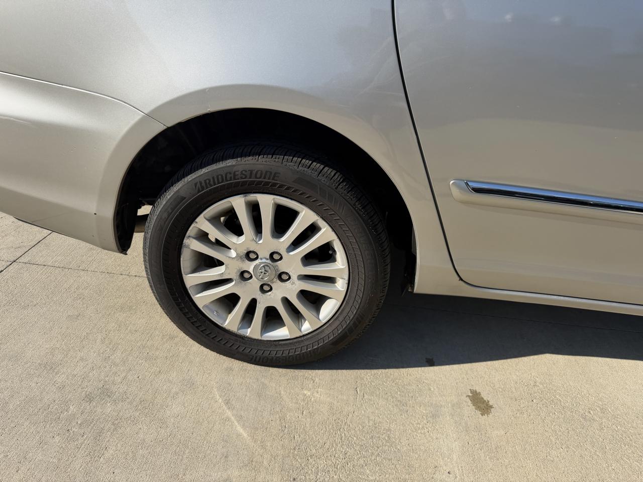 Toyota Sienna 5dr 7-Pass Van XLE AWD (Natl) 2008