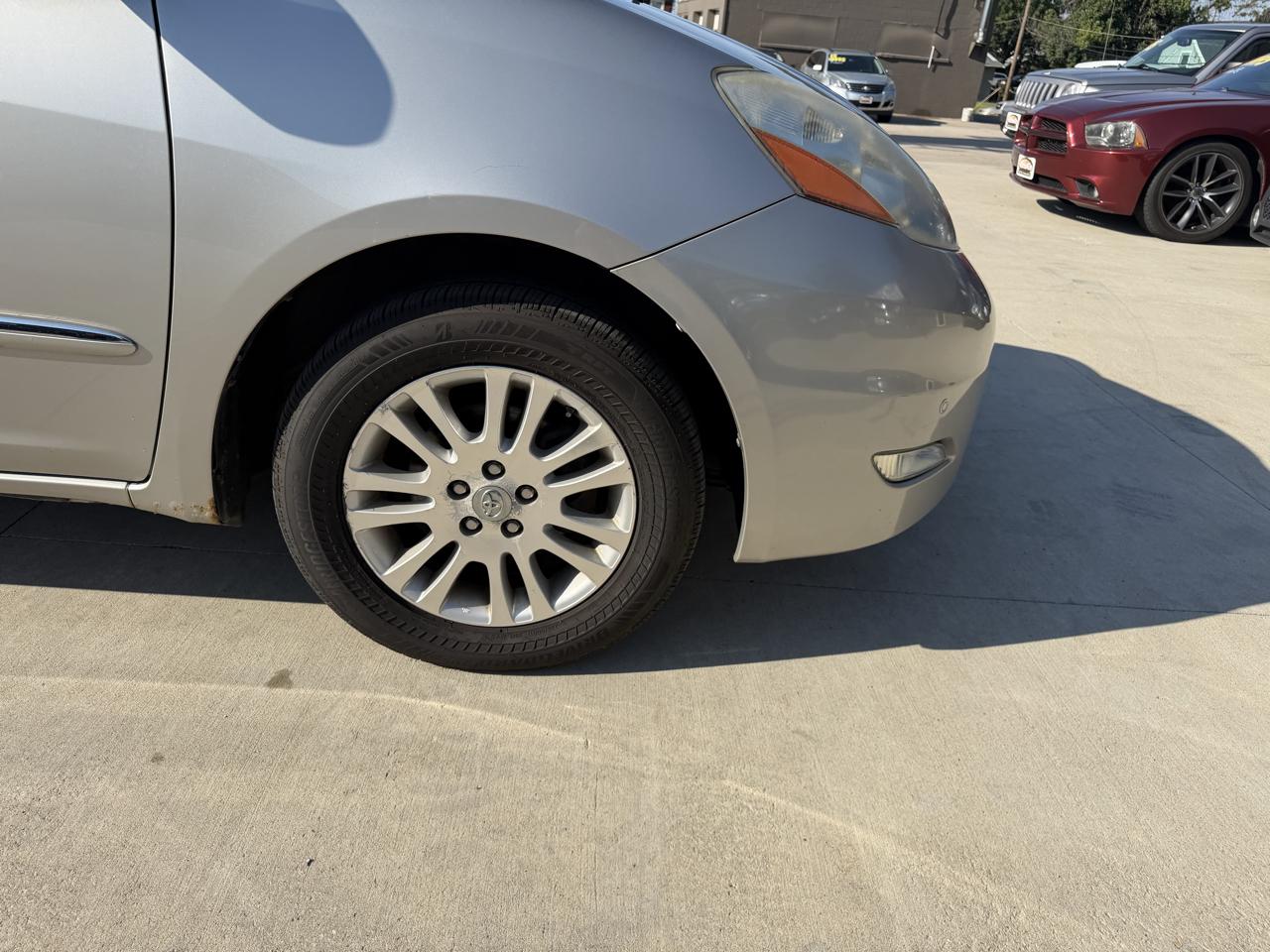 Toyota Sienna 5dr 7-Pass Van XLE AWD (Natl) 2008