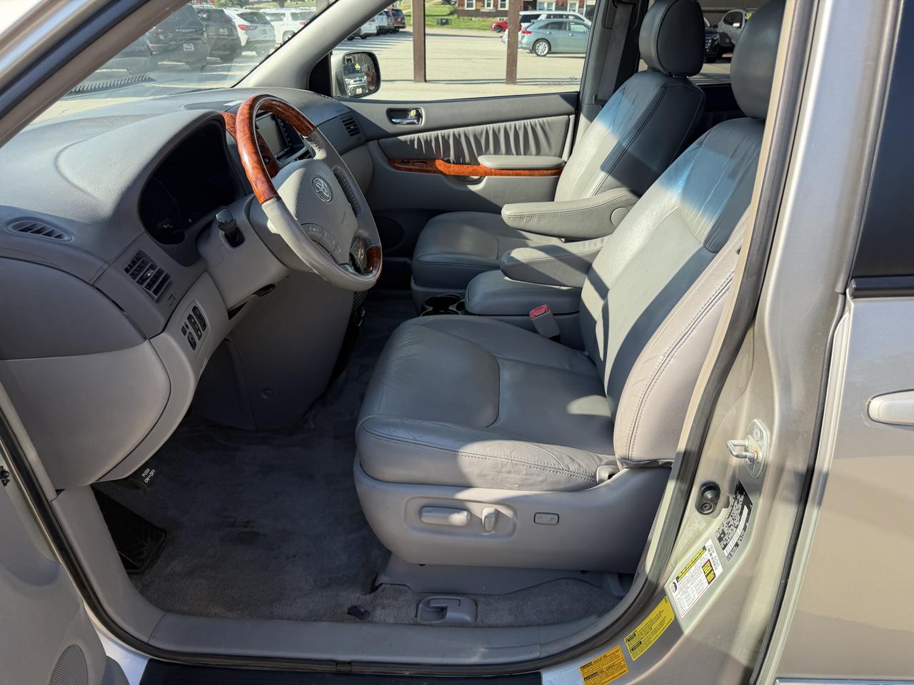 Toyota Sienna 5dr 7-Pass Van XLE AWD (Natl) 2008