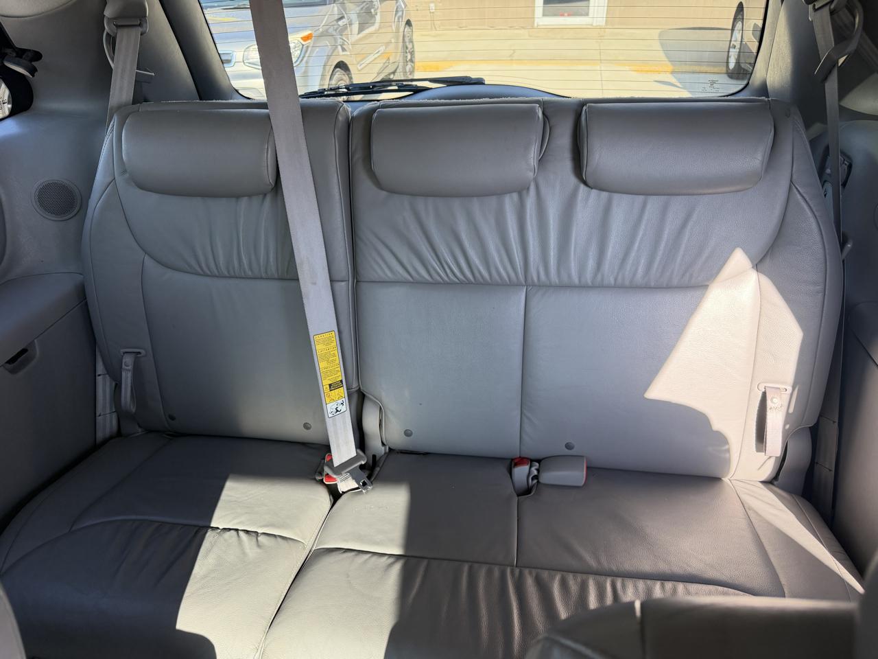 Toyota Sienna 5dr 7-Pass Van XLE AWD (Natl) 2008