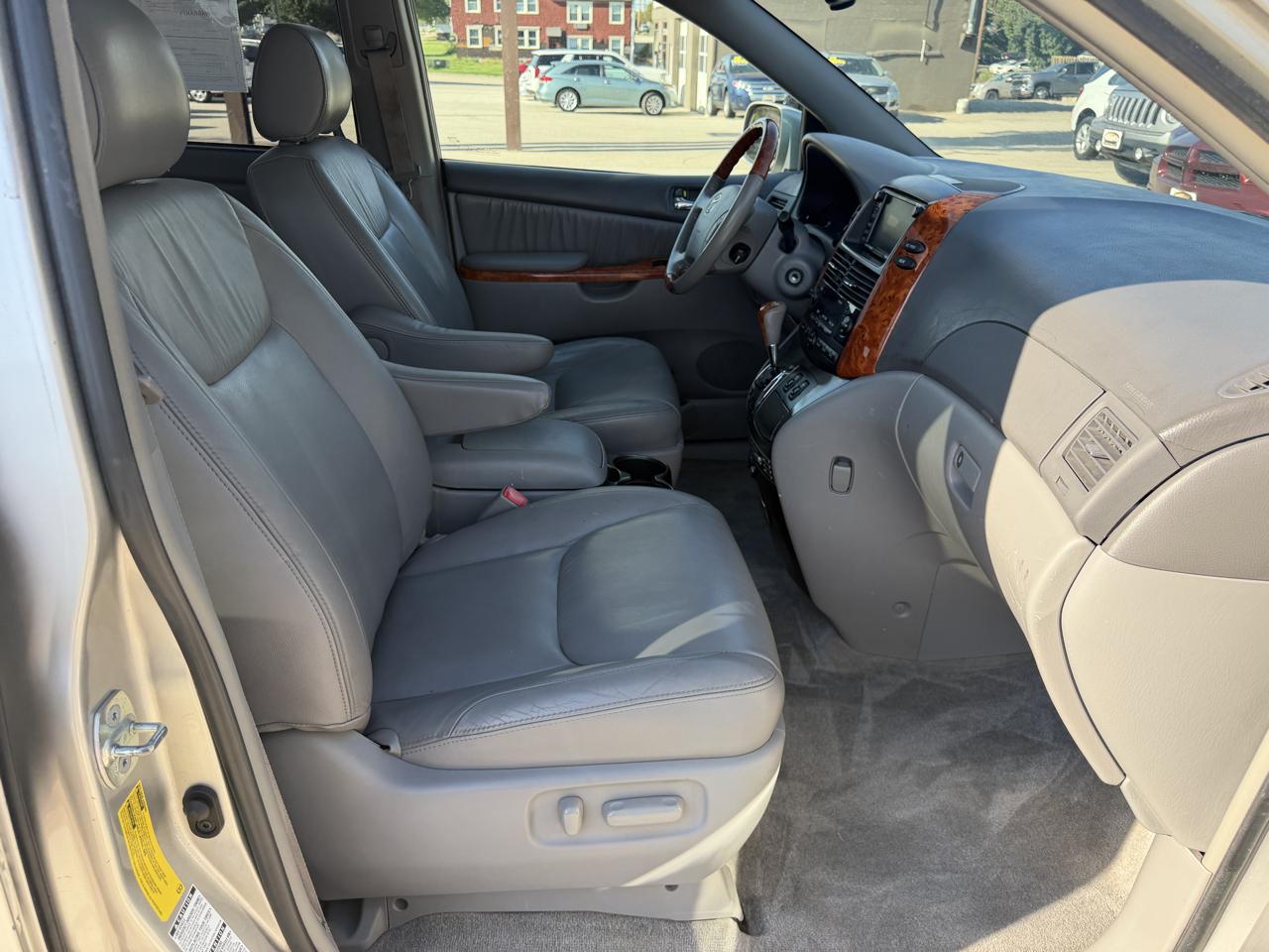Toyota Sienna 5dr 7-Pass Van XLE AWD (Natl) 2008
