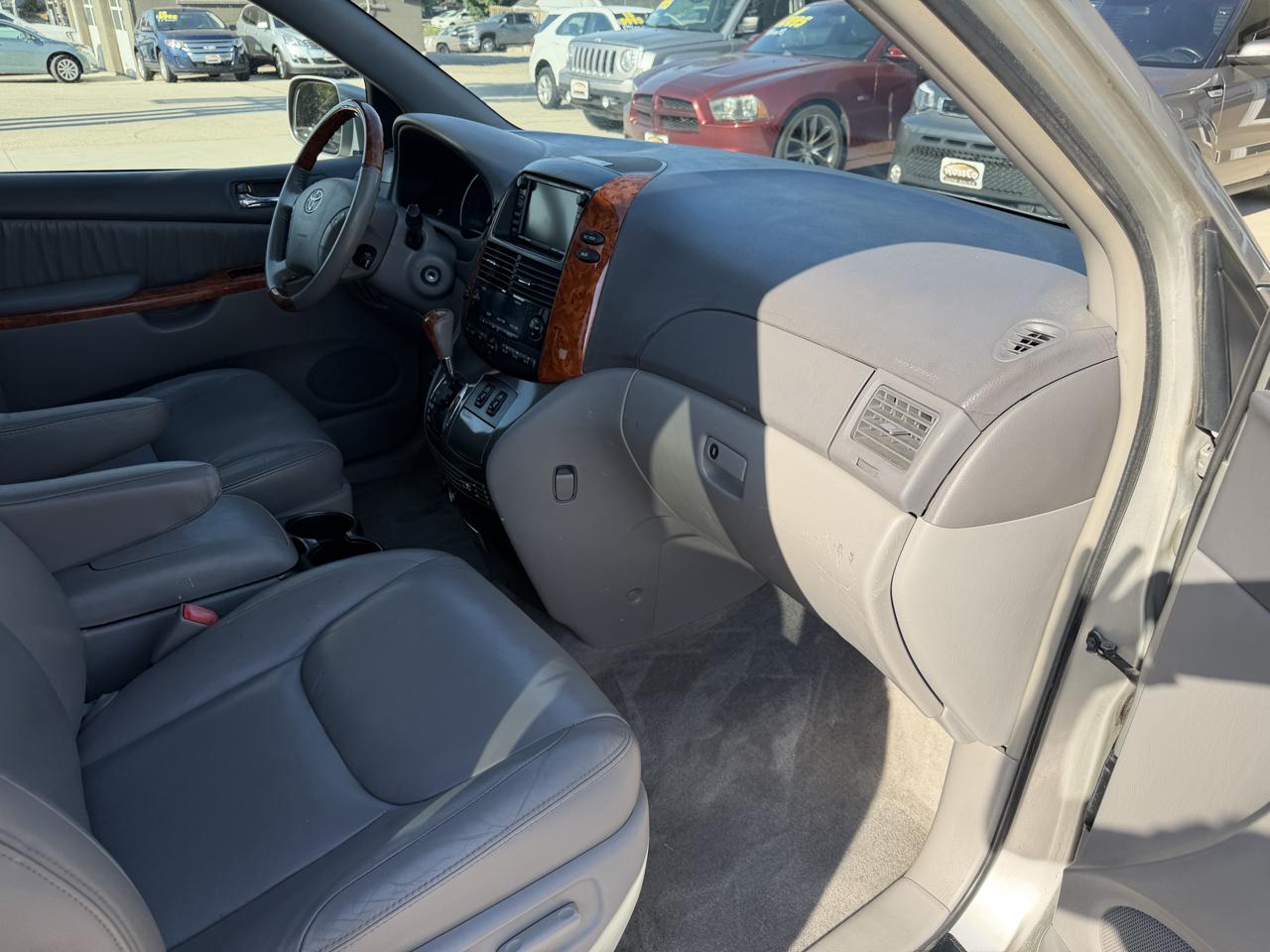 Toyota Sienna 5dr 7-Pass Van XLE AWD (Natl) 2008