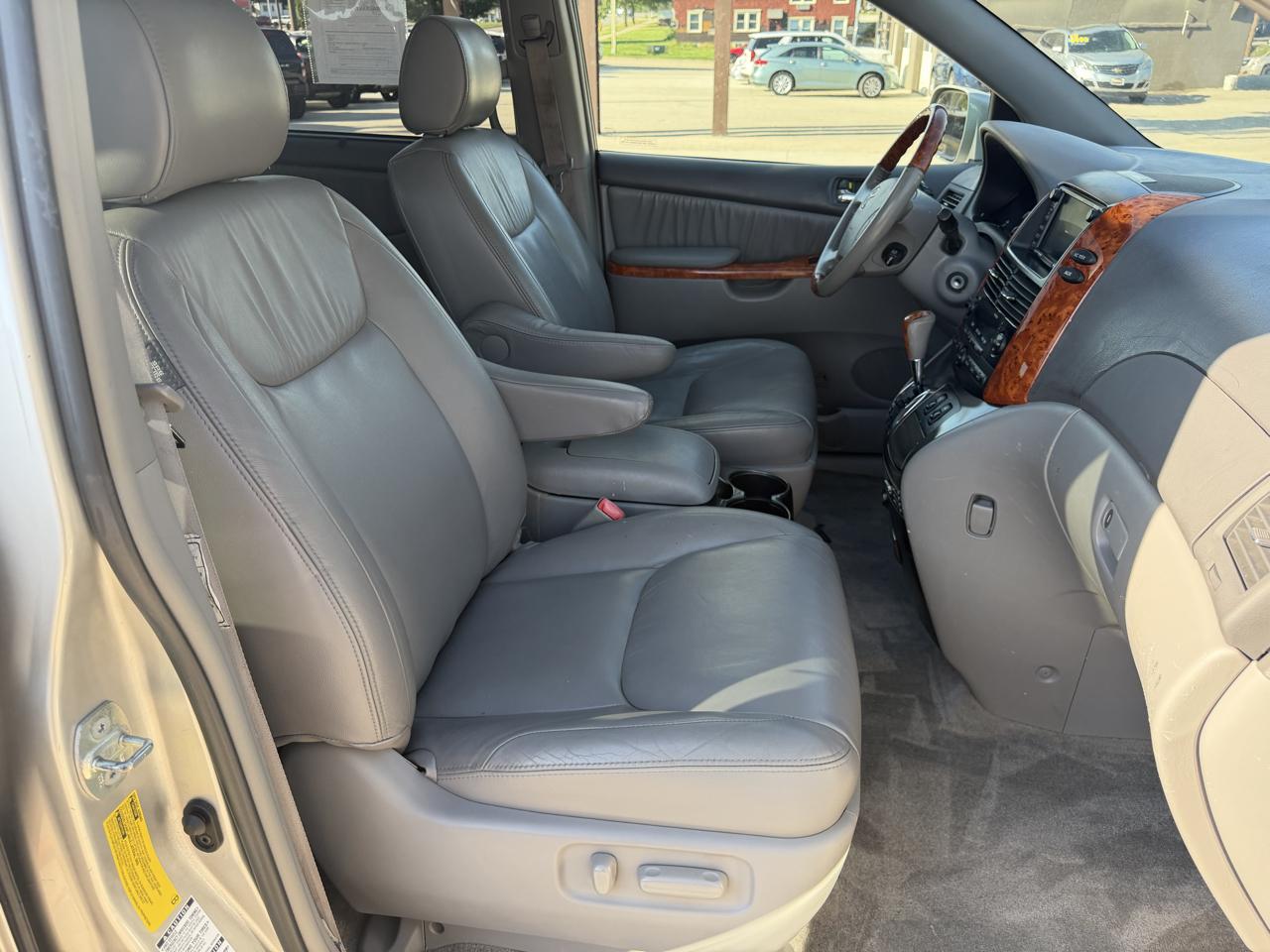Toyota Sienna 5dr 7-Pass Van XLE AWD (Natl) 2008
