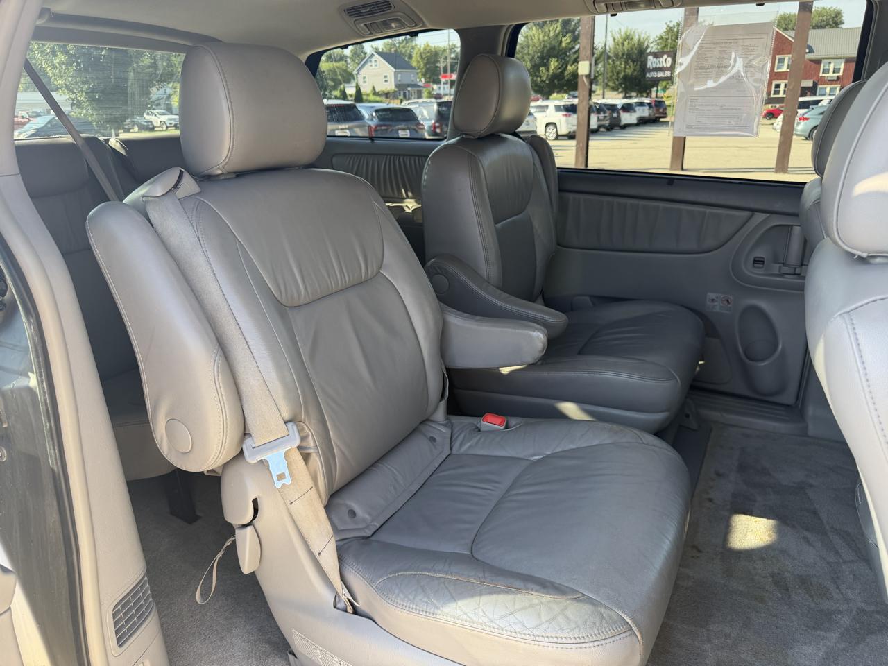 Toyota Sienna 5dr 7-Pass Van XLE AWD (Natl) 2008