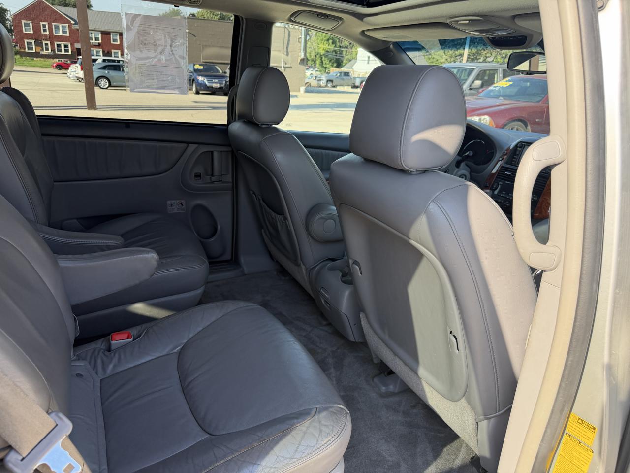 Toyota Sienna 5dr 7-Pass Van XLE AWD (Natl) 2008