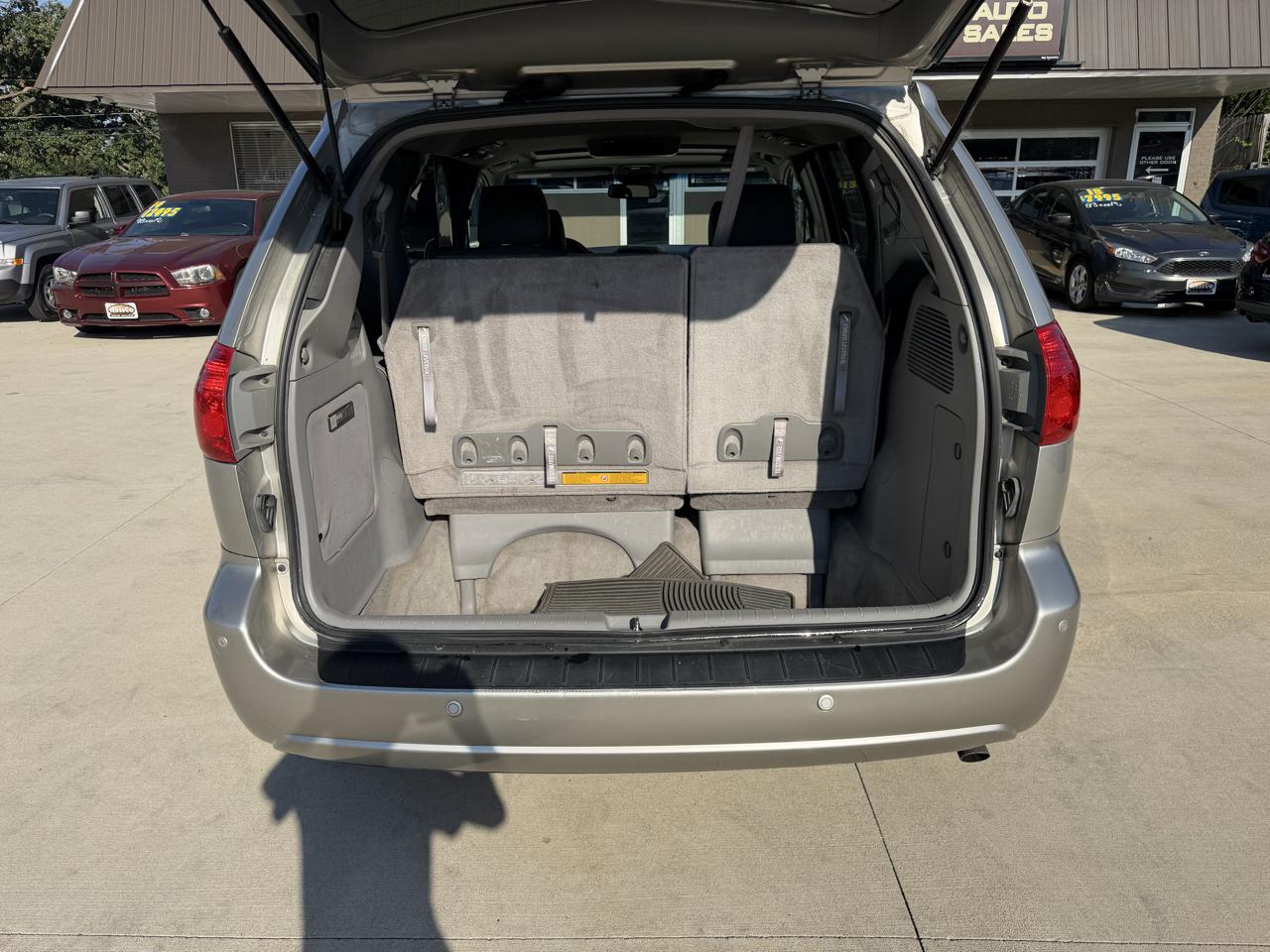Toyota Sienna 5dr 7-Pass Van XLE AWD (Natl) 2008