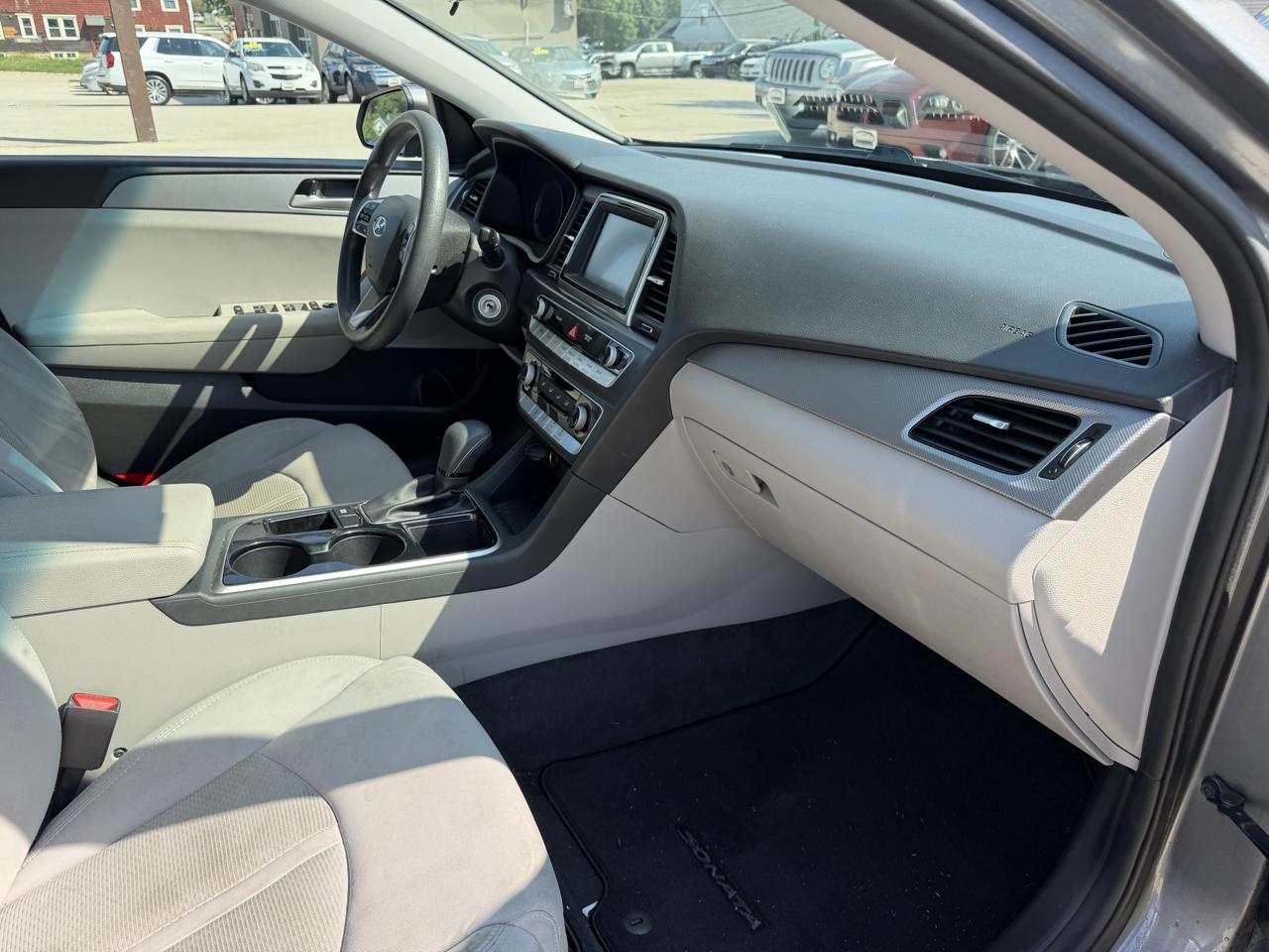 Hyundai Sonata SE 2.4L 2018