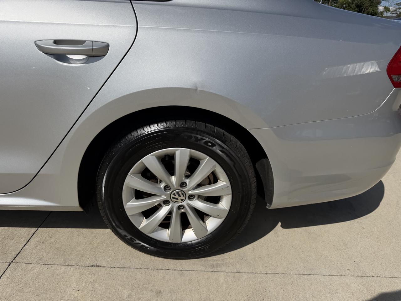Volkswagen Passat 4dr Sdn 2.5L Auto Wolfsburg Ed *Ltd Avail* 2014