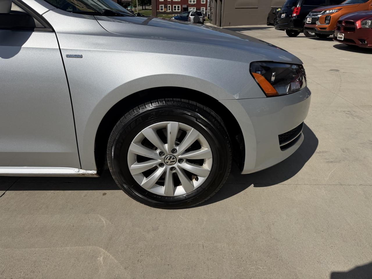Volkswagen Passat 4dr Sdn 2.5L Auto Wolfsburg Ed *Ltd Avail* 2014