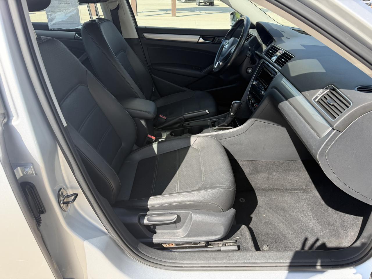 Volkswagen Passat 4dr Sdn 2.5L Auto Wolfsburg Ed *Ltd Avail* 2014