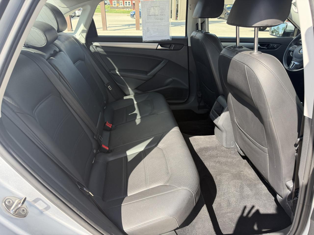 Volkswagen Passat 4dr Sdn 2.5L Auto Wolfsburg Ed *Ltd Avail* 2014