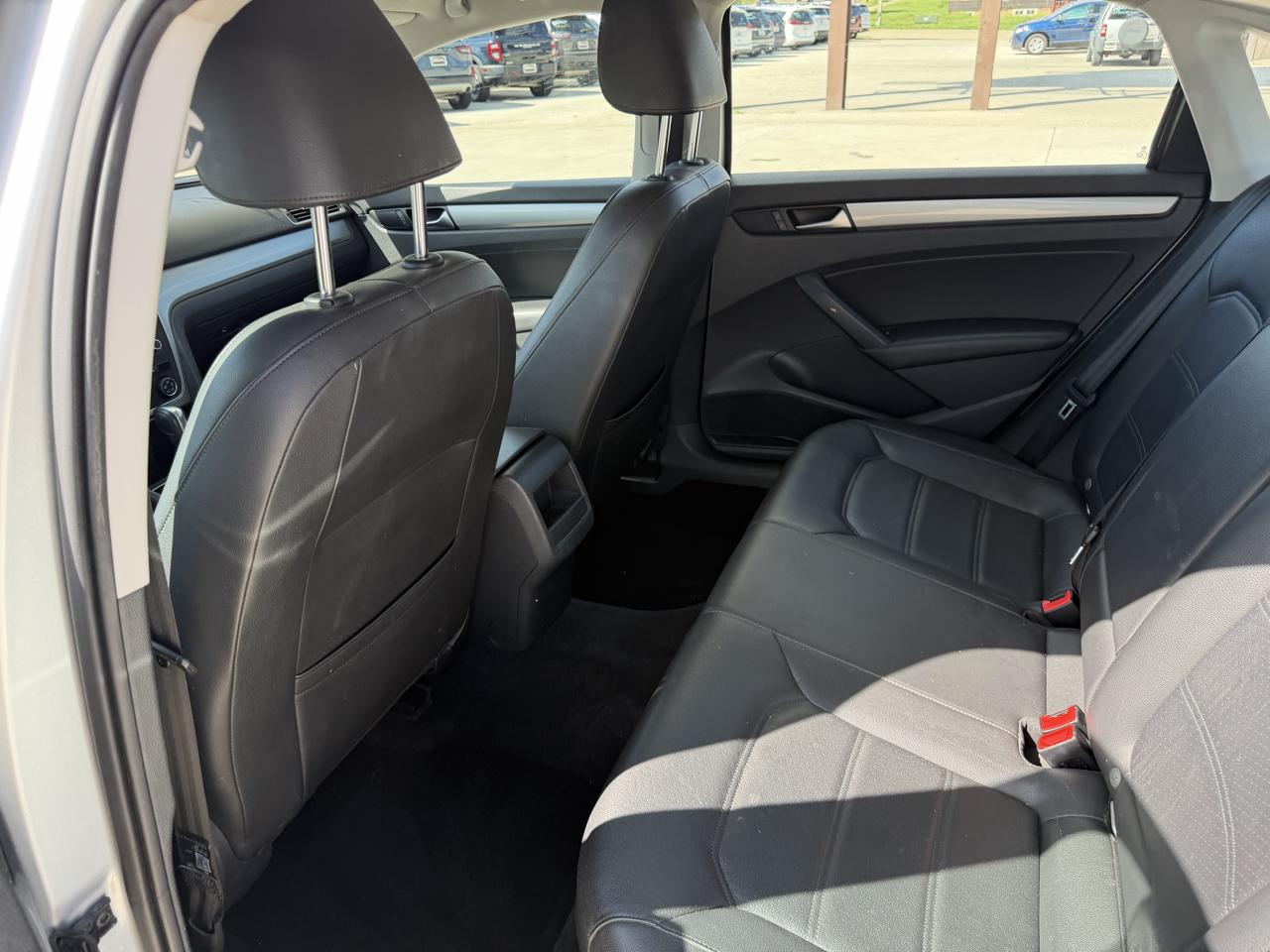 Volkswagen Passat 4dr Sdn 2.5L Auto Wolfsburg Ed *Ltd Avail* 2014