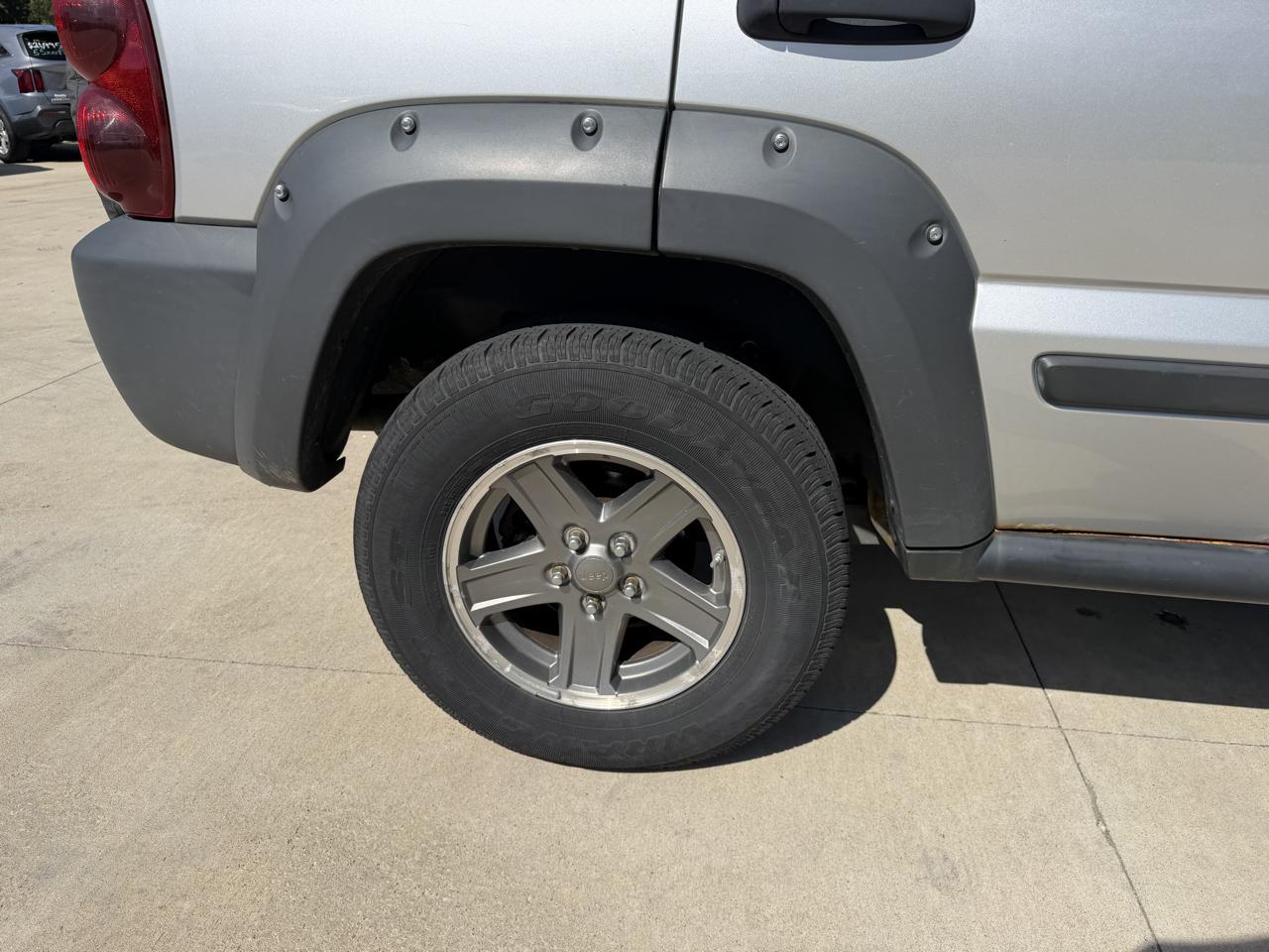 Jeep Liberty 4dr Renegade 4WD 2005
