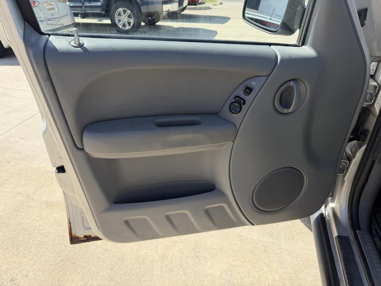 Jeep Liberty 4dr Renegade 4WD 2005