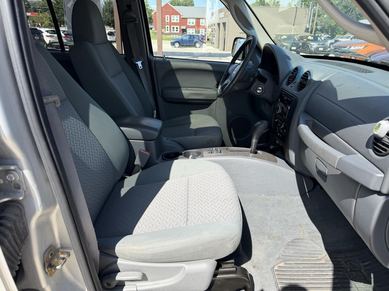 Jeep Liberty 4dr Renegade 4WD 2005