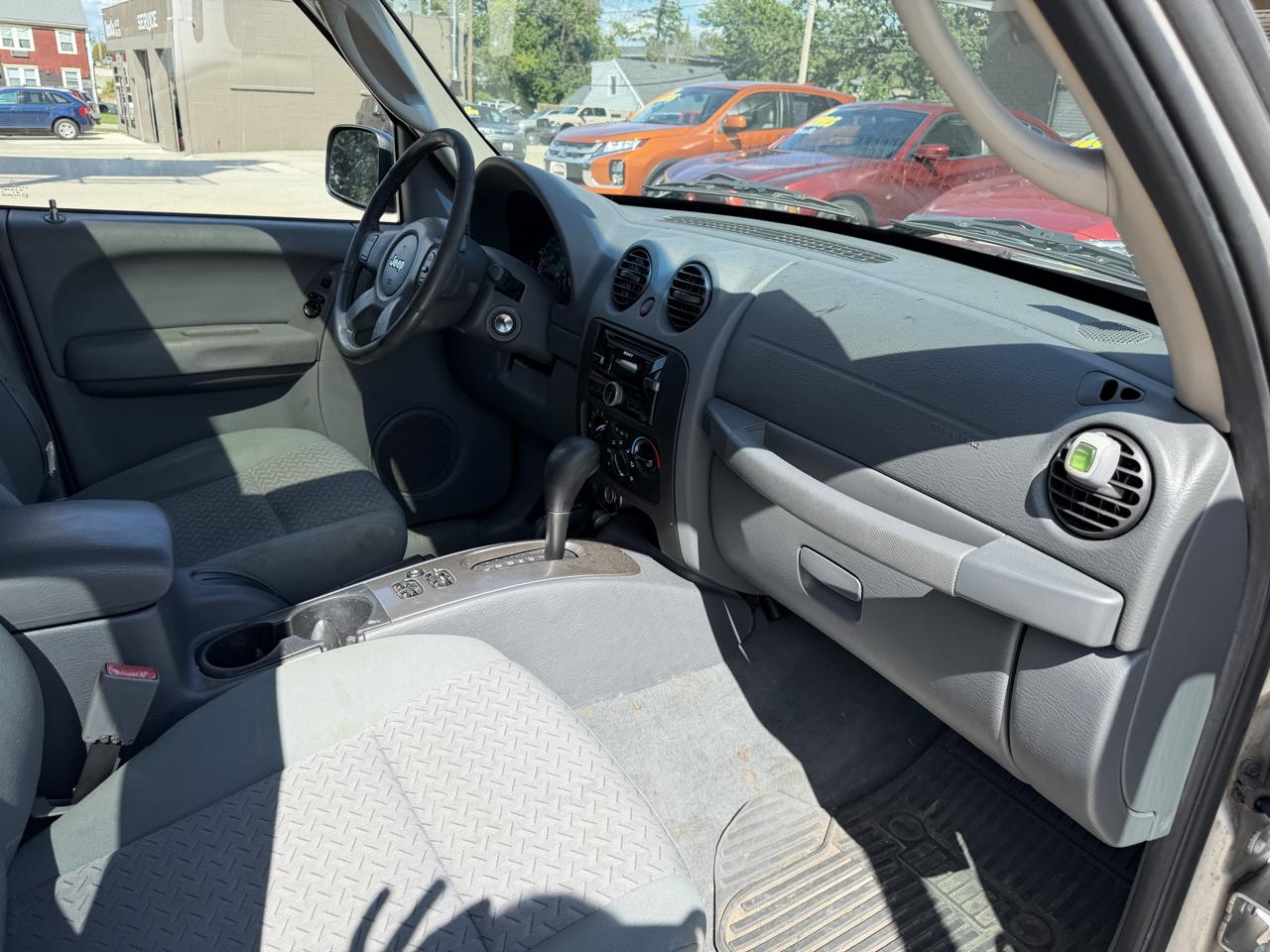 Jeep Liberty 4dr Renegade 4WD 2005