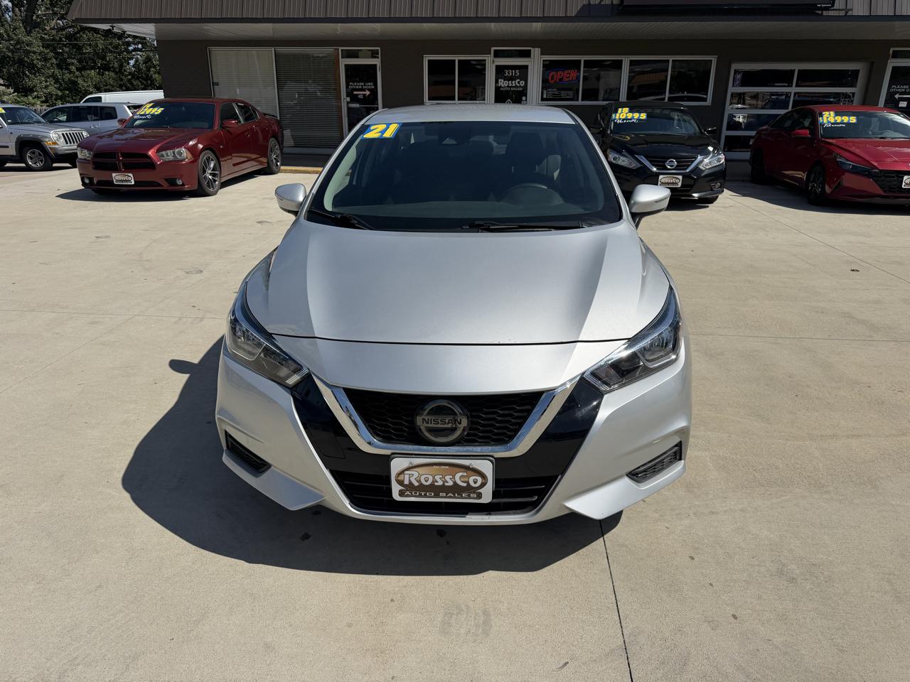 Nissan Versa SV CVT 2021