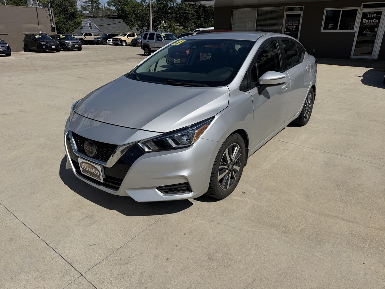 Nissan Versa SV CVT 2021