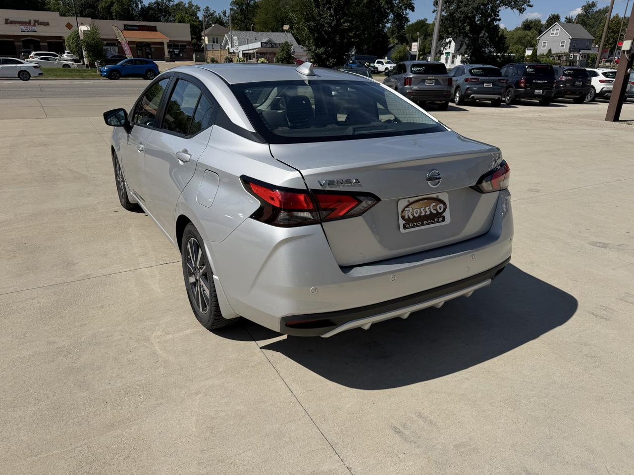 Nissan Versa SV CVT 2021