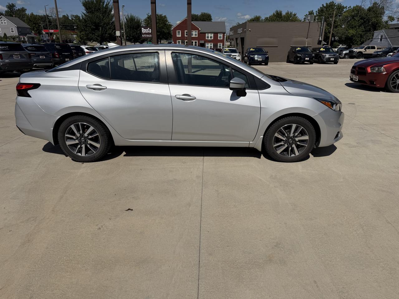 Nissan Versa SV CVT 2021