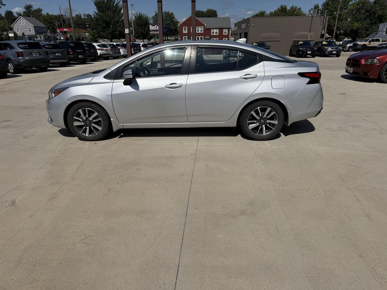 Nissan Versa SV CVT 2021