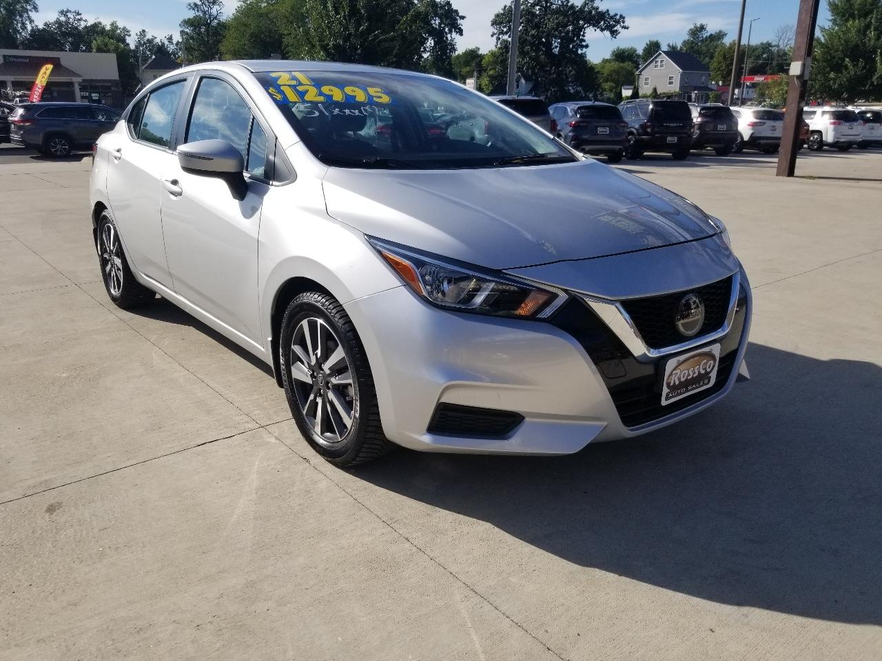 Nissan Versa SV CVT 2021