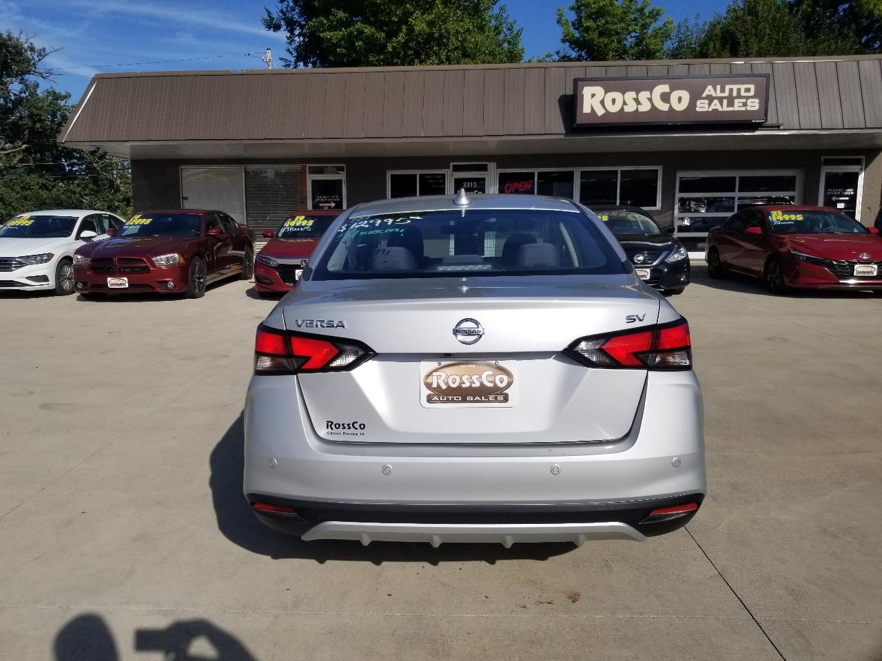Nissan Versa SV CVT 2021