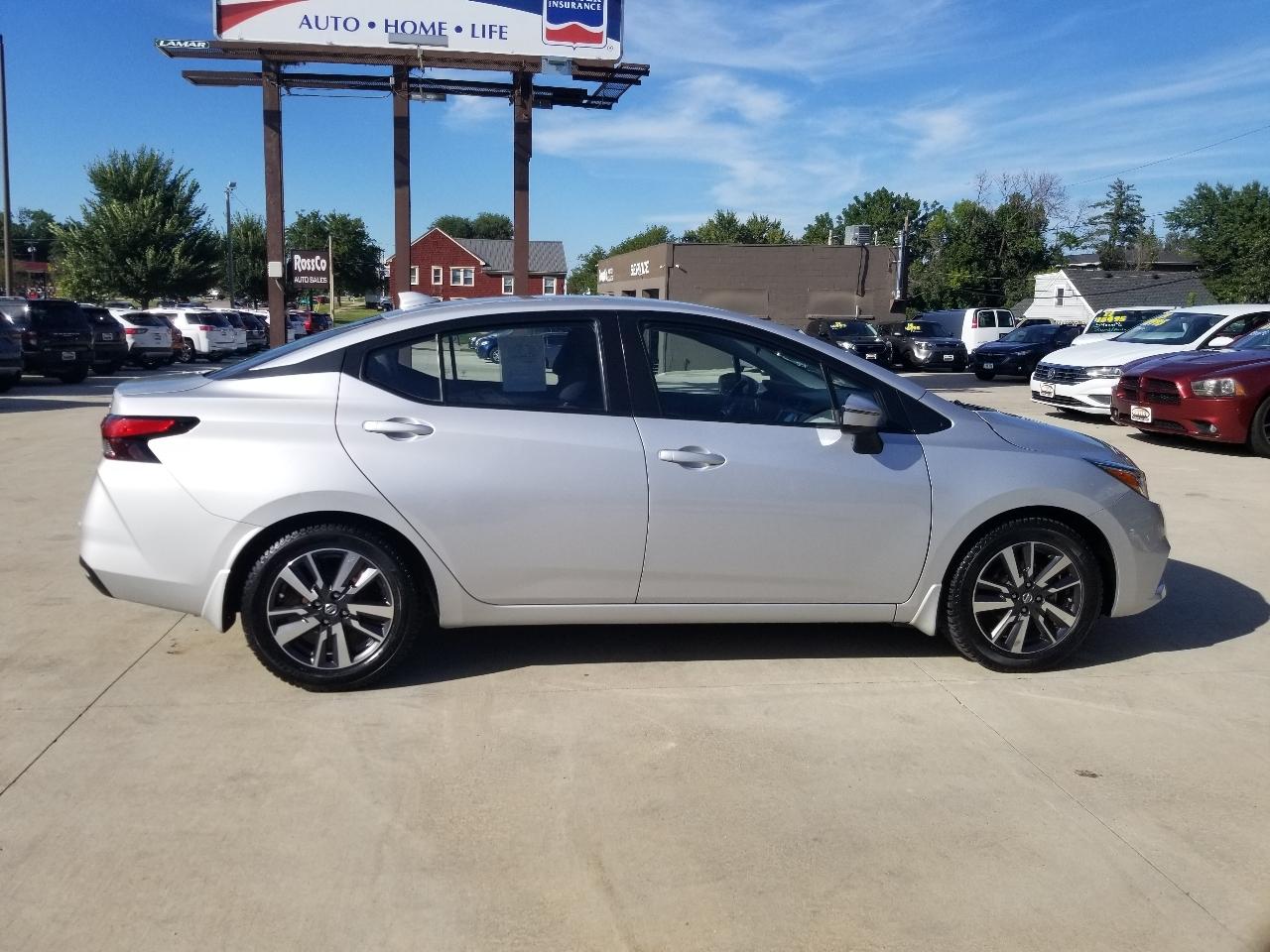 Nissan Versa SV CVT 2021