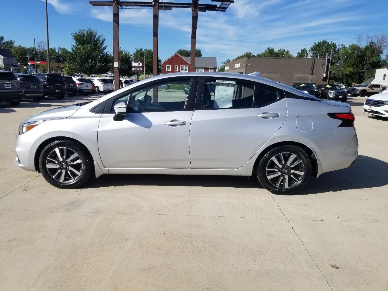 Nissan Versa SV CVT 2021