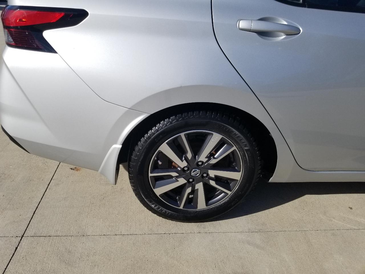 Nissan Versa SV CVT 2021