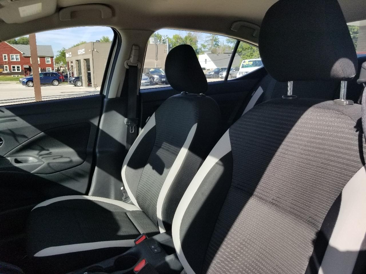 Nissan Versa SV CVT 2021
