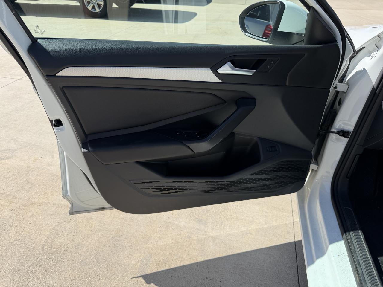 Volkswagen Jetta R-Line Auto w/SULEV 2019