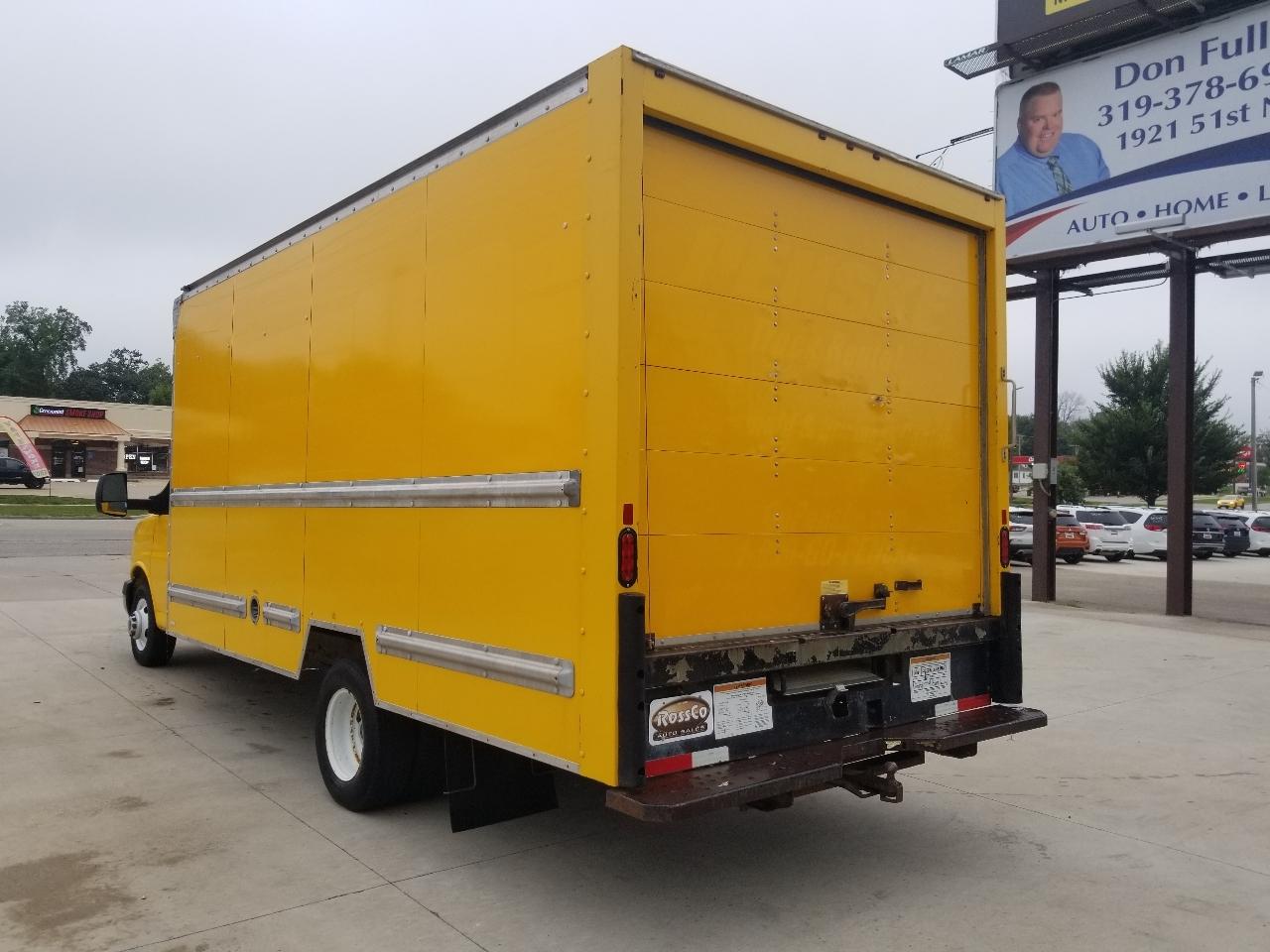 GMC Savana Commercial Cutaway 3500 Van 177" 2017