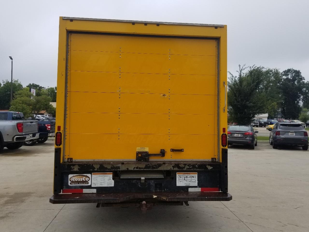GMC Savana Commercial Cutaway 3500 Van 177" 2017
