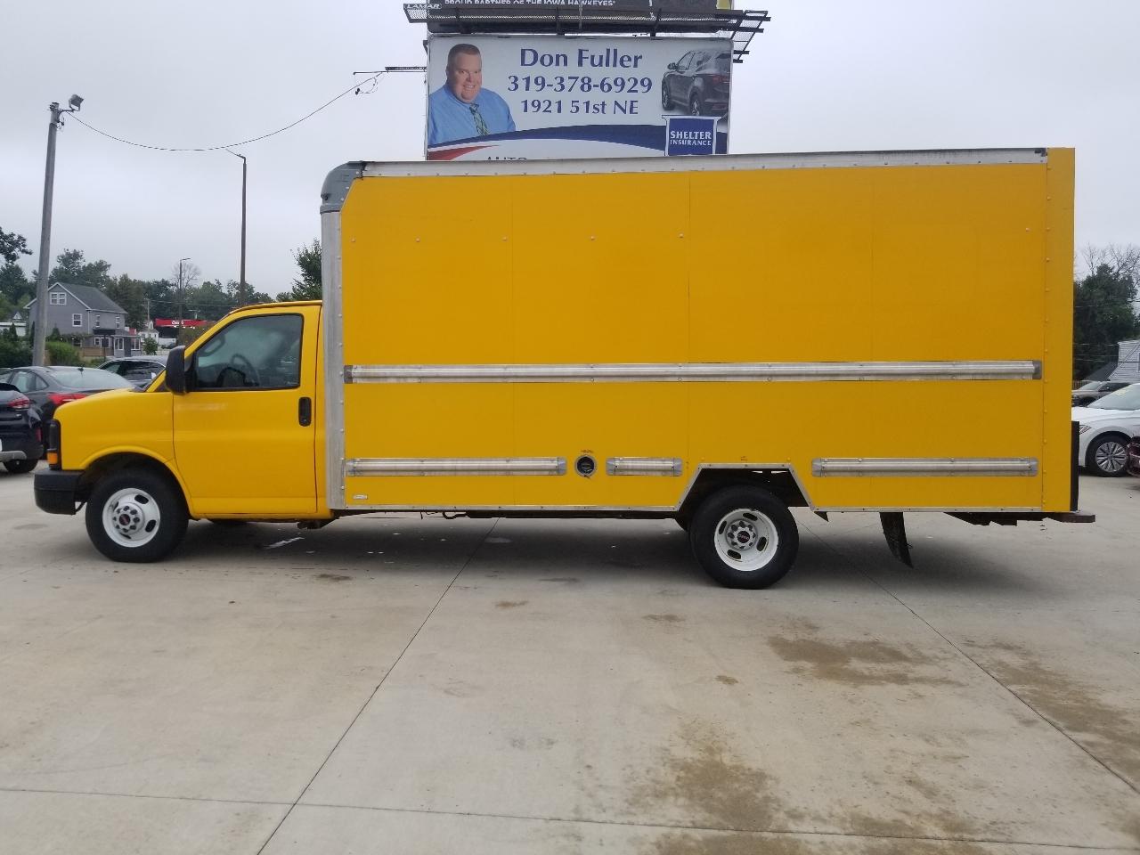 GMC Savana Commercial Cutaway 3500 Van 177" 2017
