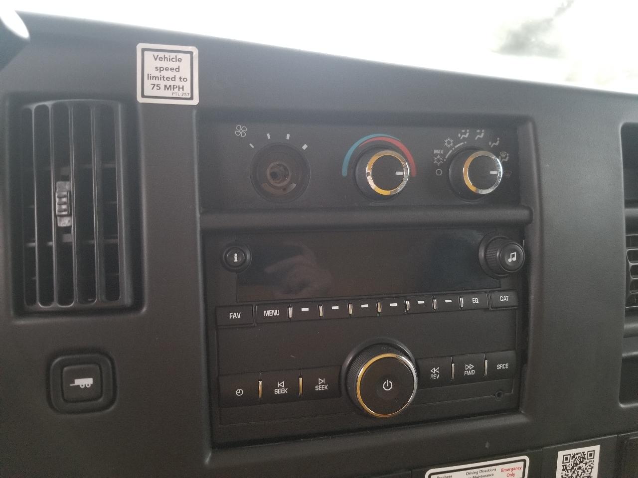 GMC Savana Commercial Cutaway 3500 Van 177" 2017