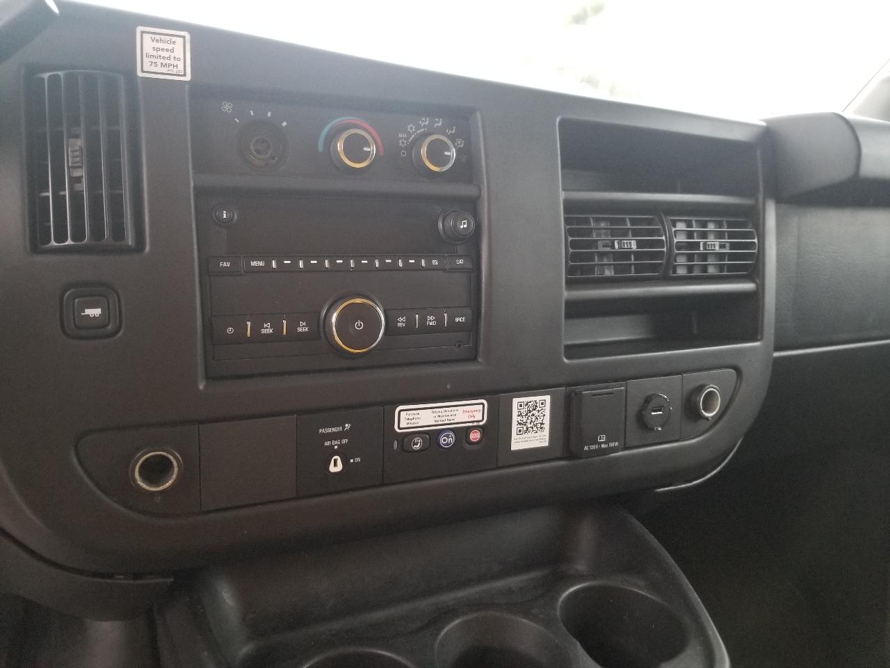 GMC Savana Commercial Cutaway 3500 Van 177" 2017