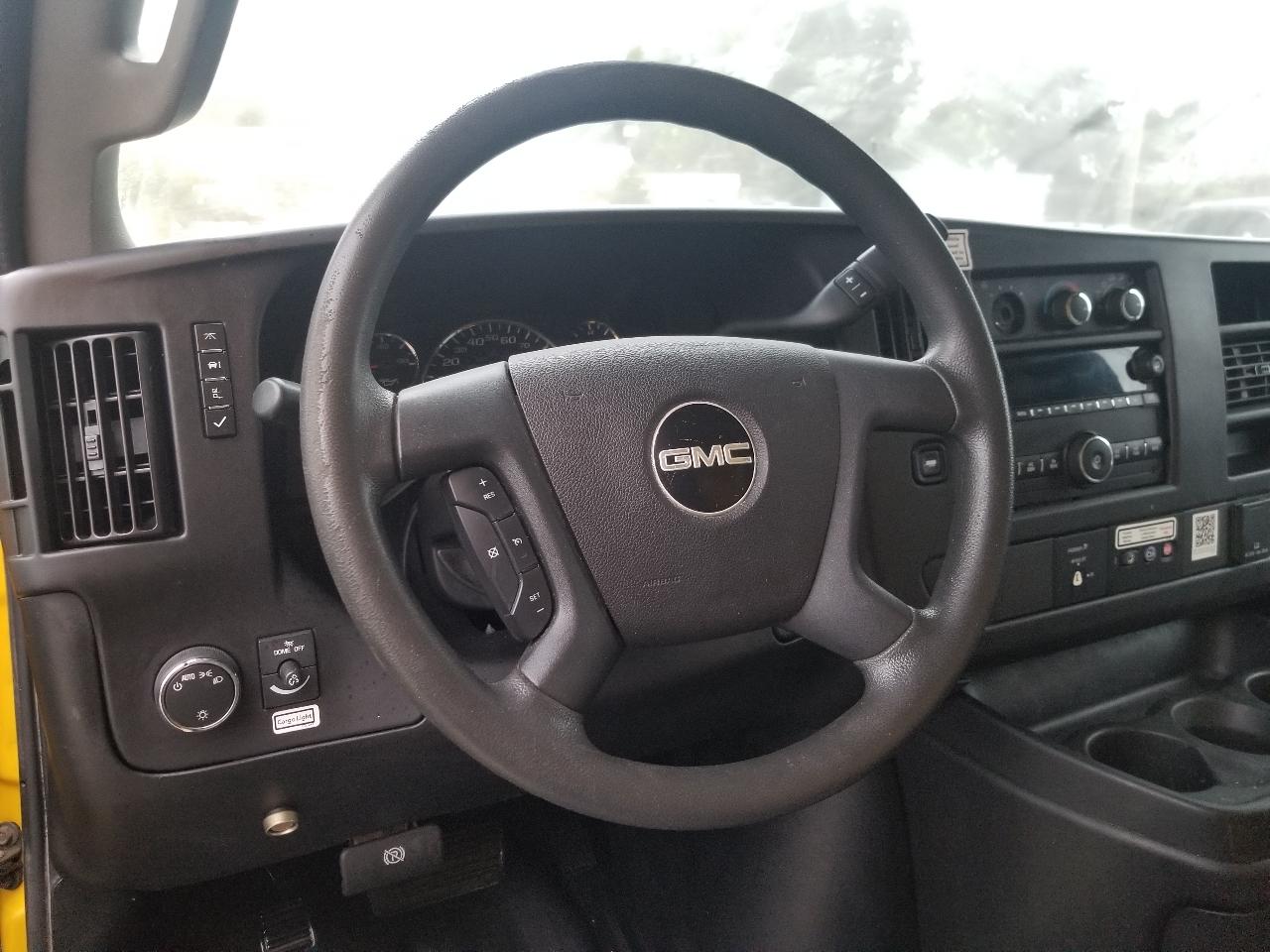 GMC Savana Commercial Cutaway 3500 Van 177" 2017