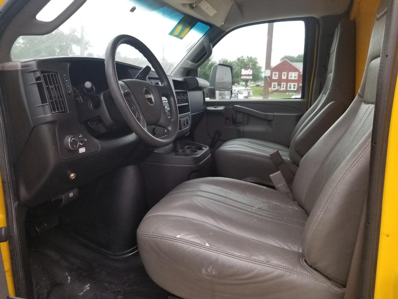 GMC Savana Commercial Cutaway 3500 Van 177" 2017