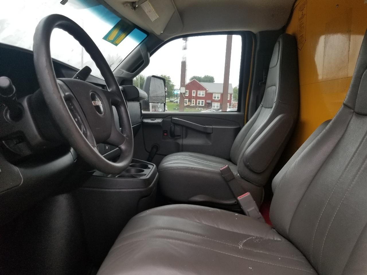 GMC Savana Commercial Cutaway 3500 Van 177" 2017