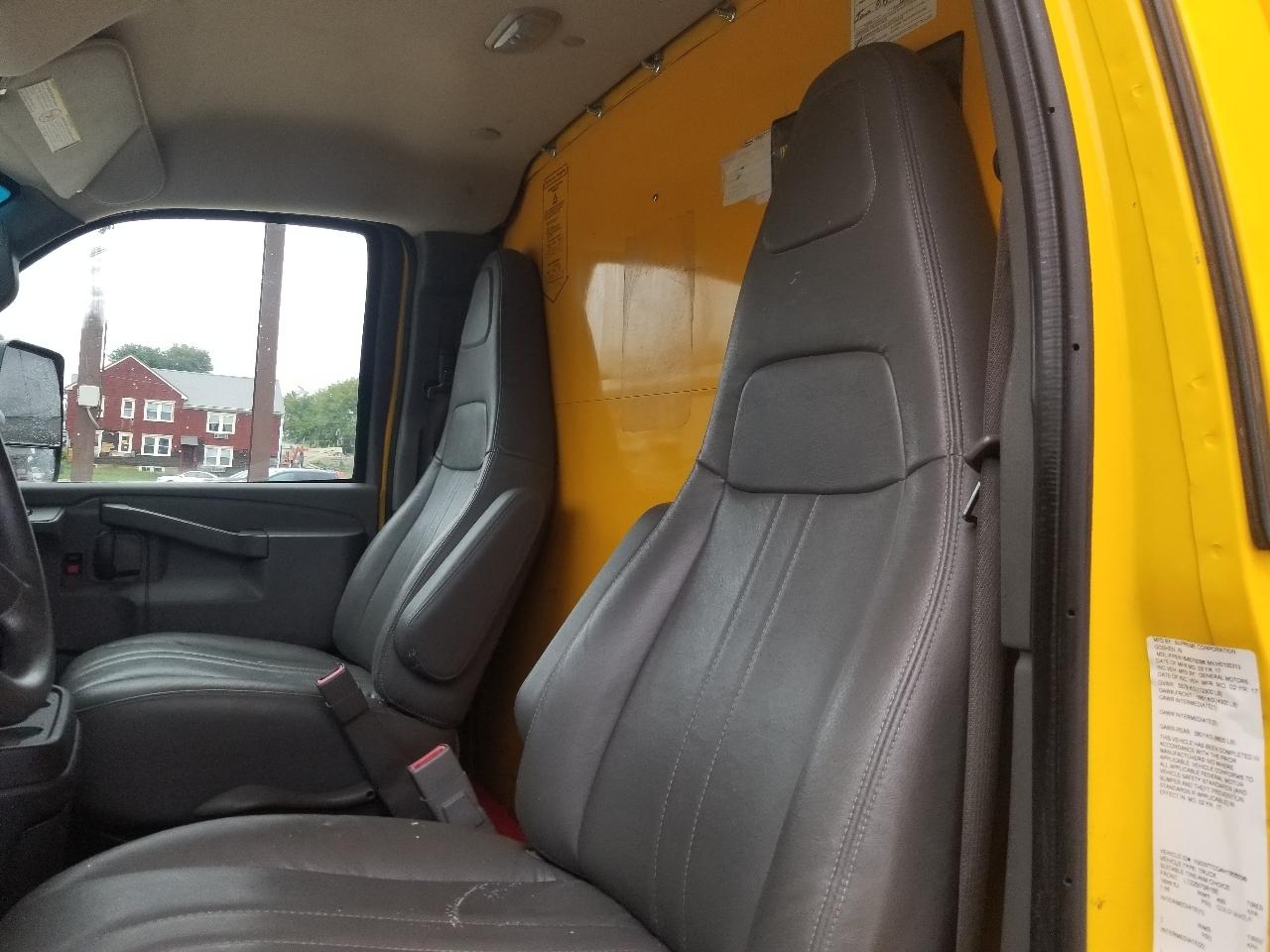 GMC Savana Commercial Cutaway 3500 Van 177" 2017